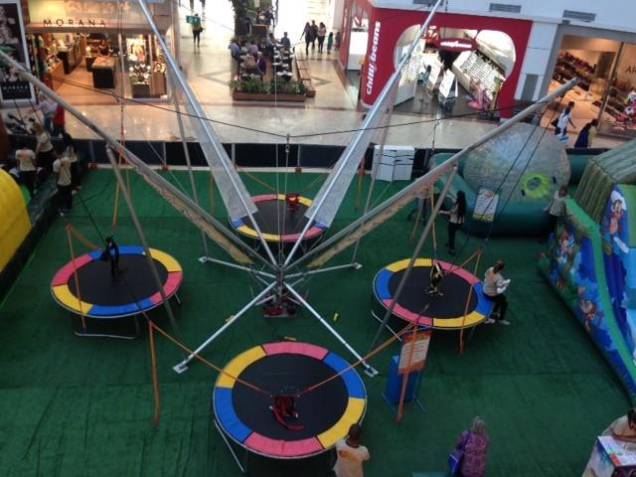 Mundo da Aventura UOSS: Bungee Trampolim Mundo da Aventura UOSS: Bungee Trampolim