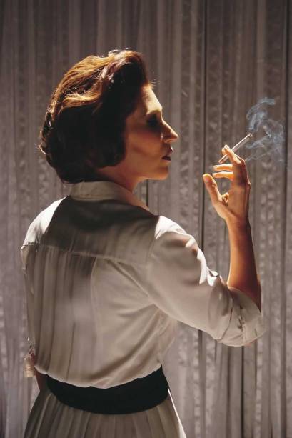 A hora da estrela: Beth Goulart brilha no monólogo Simplesmente Eu, Clarice Lispector A hora da estrela: Beth Goulart brilha no monólogo Simplesmente Eu, Clarice Lispector