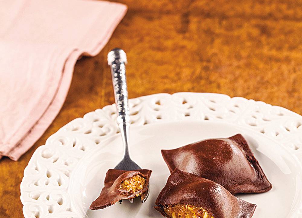 sofioti-massa-de-chocolate-recheada-com-pacoca-com-zabaione-e-castanha-de-caju-media-jpg.jpeg