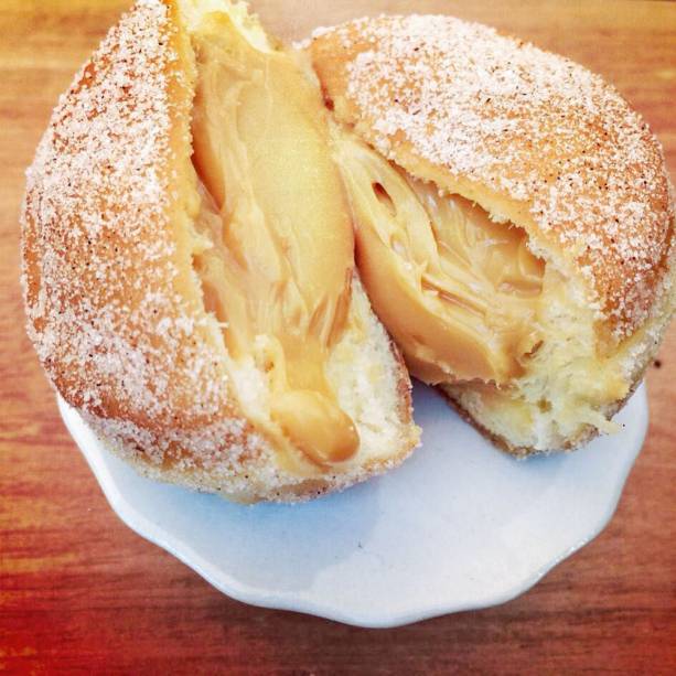 Sonho recheado com doce de leite Sonho recheado com doce de leite