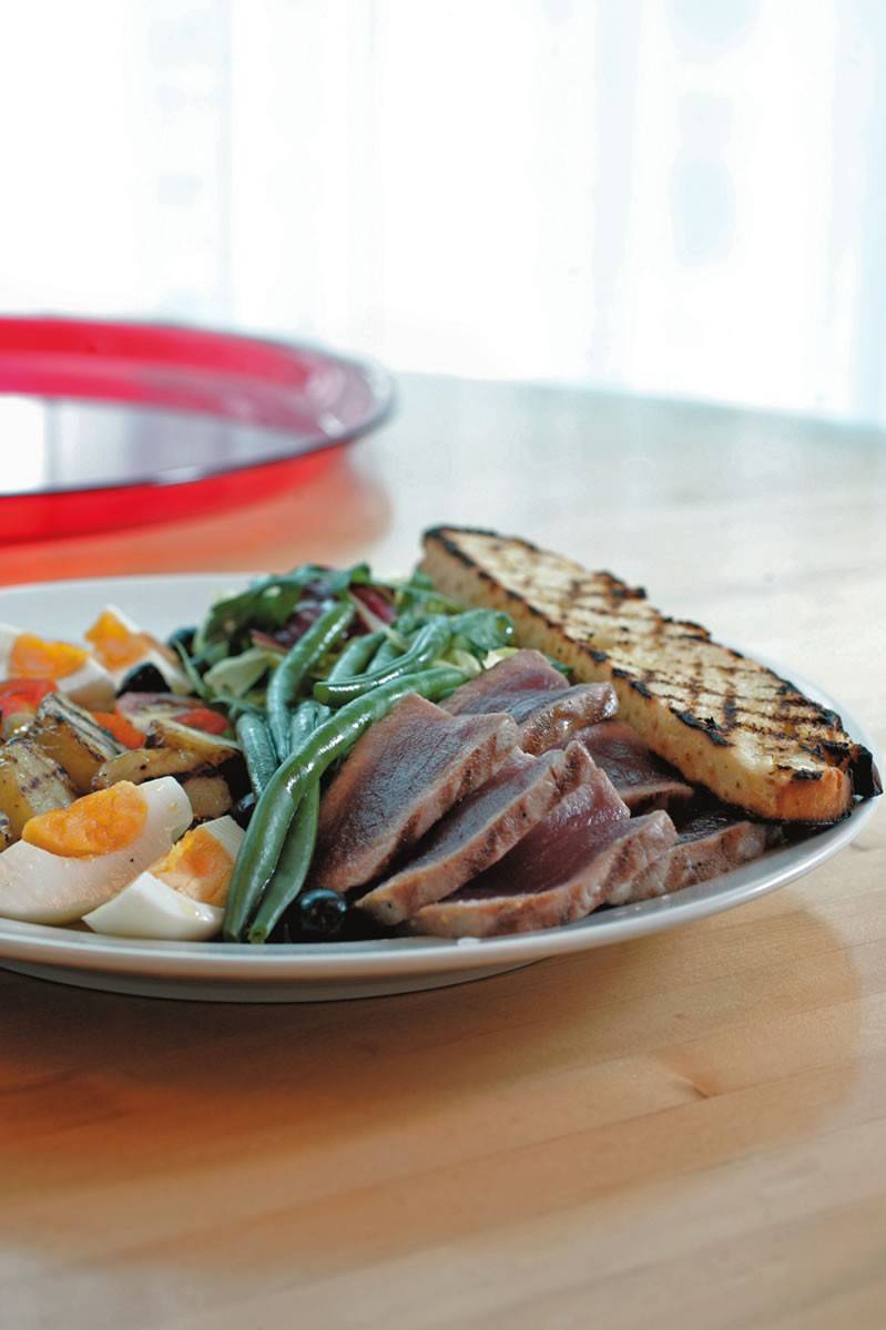 No Spot: a salada niçoise de atum pode ser pedida como entrada ou como prato principal No Spot: a salada niçoise de atum pode ser pedida como entrada ou como prato principal