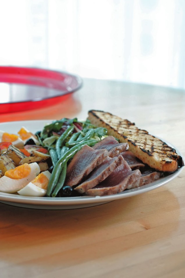 No Spot: a salada niçoise de atum pode ser pedida como entrada ou como prato principal No Spot: a salada niçoise de atum pode ser pedida como entrada ou como prato principal