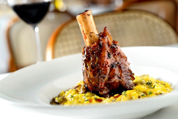 Vitelo assado com risoto de açafrão e porcini fresco Vitelo assado com risoto de açafrão e porcini fresco