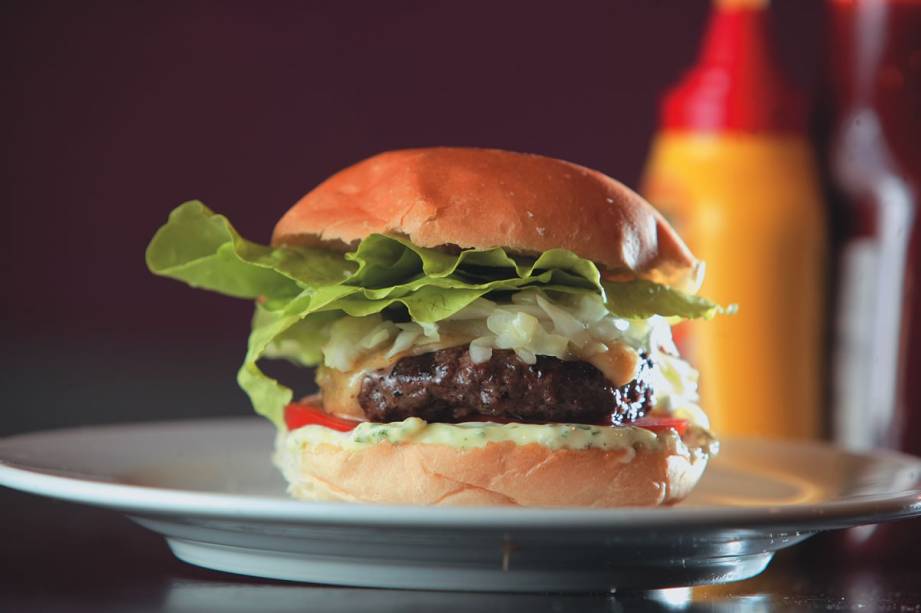 Cheese salada acrescido de repolho curtido: a opção com hambúrguer de 80 gramas está entre as mais baratas do Sujinho Cheese salada acrescido de repolho curtido: a opção com hambúrguer de 80 gramas está entre as mais baratas do Sujinho