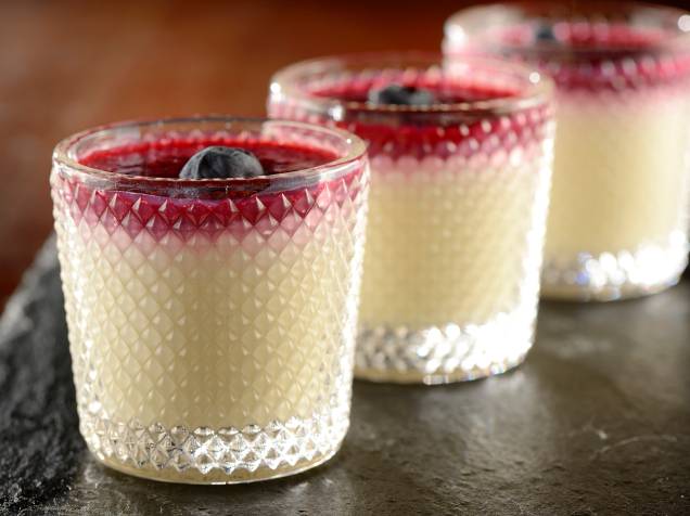Panacota com calda de frutas vermelhas: R$ 11,00 Panacota com calda de frutas vermelhas: R$ 11,00