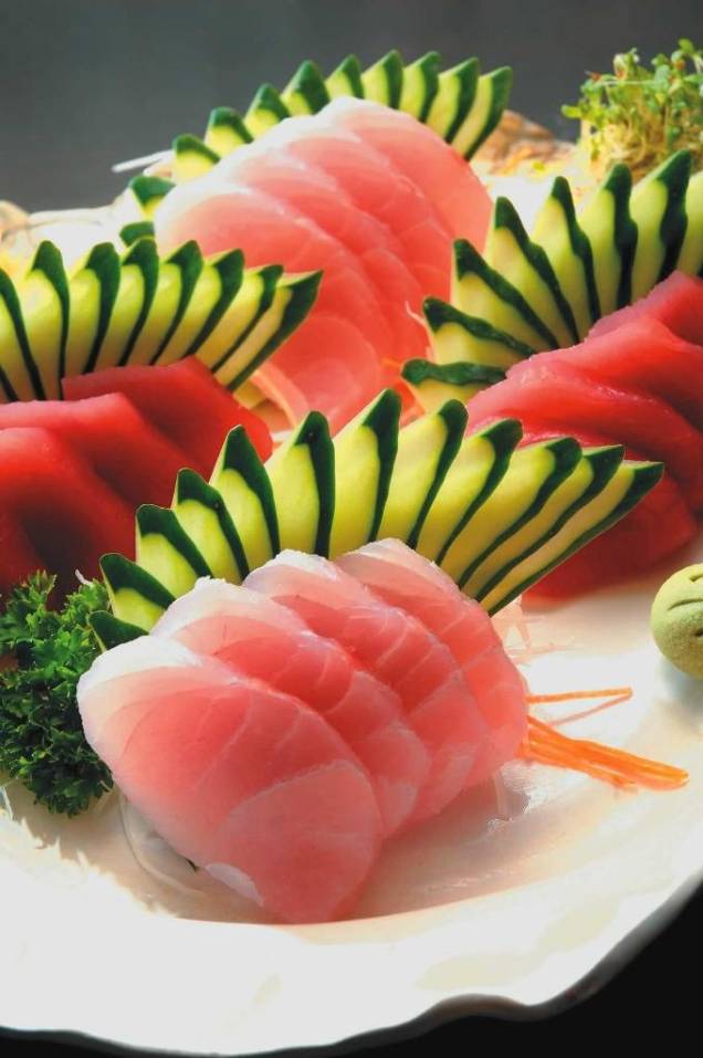 Sashimi de robalo e atum Sashimi de robalo e atum