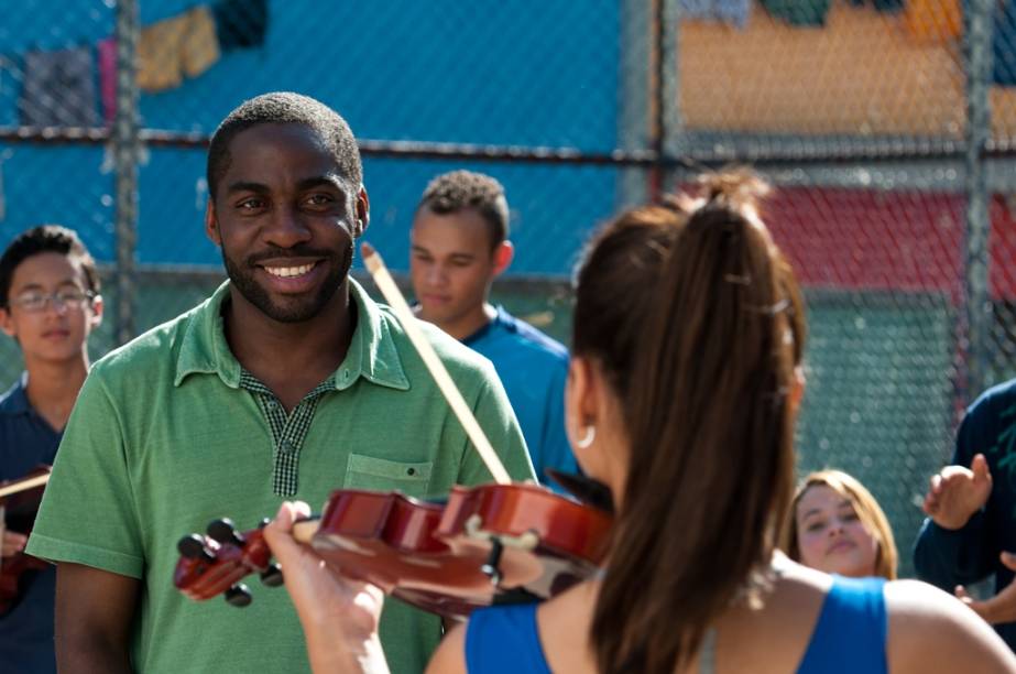 Tudo que Aprendemos Juntos: Lázaro Ramos é um violinista que vai lecionar em uma escola de música na periferia
