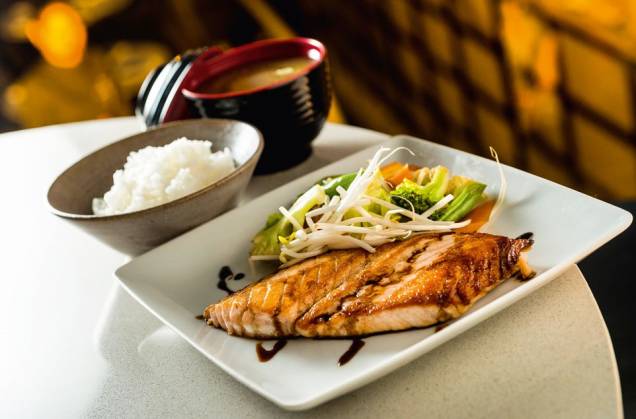 O teppan-yaki é uma das opções de almoço do restaurante O teppan-yaki é uma das opções de almoço do restaurante