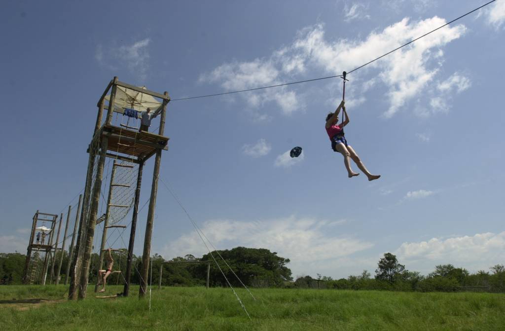 O Cantareira Esportes de Aventura oferece atividades de tirolesa O Cantareira Esportes de Aventura oferece atividades de tirolesa