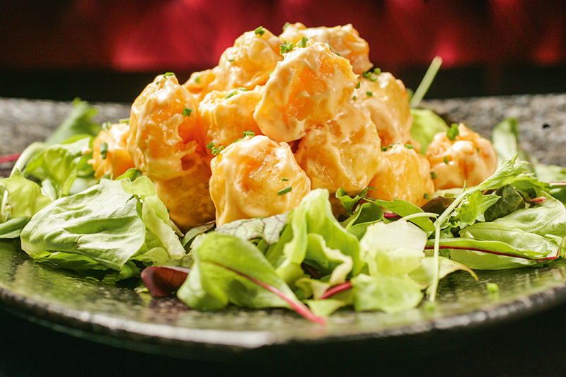 Camarão empanado ao molho cremoso picante Camarão empanado ao molho cremoso picante