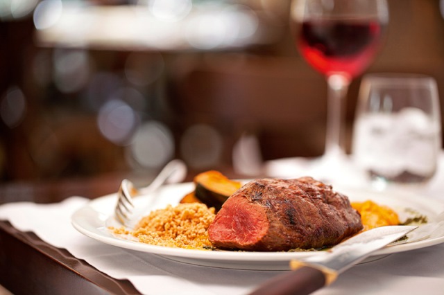 Top sirloin com farofa crocante e purê de abóbora Top sirloin com farofa crocante e purê de abóbora