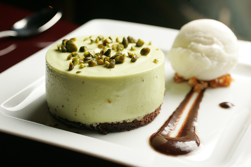 Torta-musse de pistache com sorvete de chá-verde Torta-musse de pistache com sorvete de chá-verde