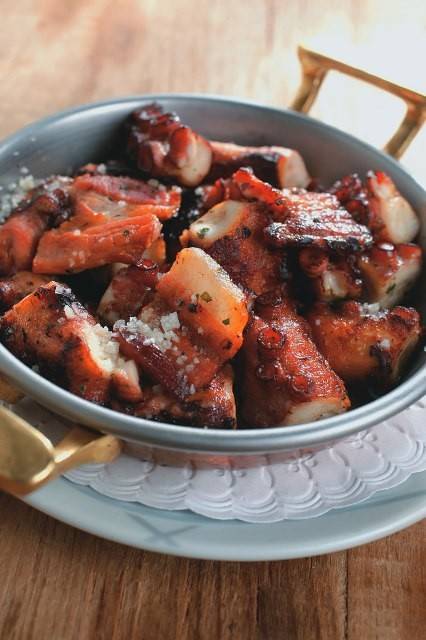 Frigideira de polvo: compõe o menu do português Trindade Frigideira de polvo: compõe o menu do português Trindade