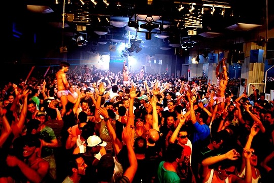 The Week: balada recebe a festa Gambiarra The Week: balada recebe a festa Gambiarra