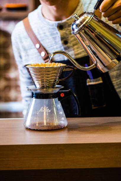 No coador da marca Kalita: grãos de fazenda própria No coador da marca Kalita: grãos de fazenda própria