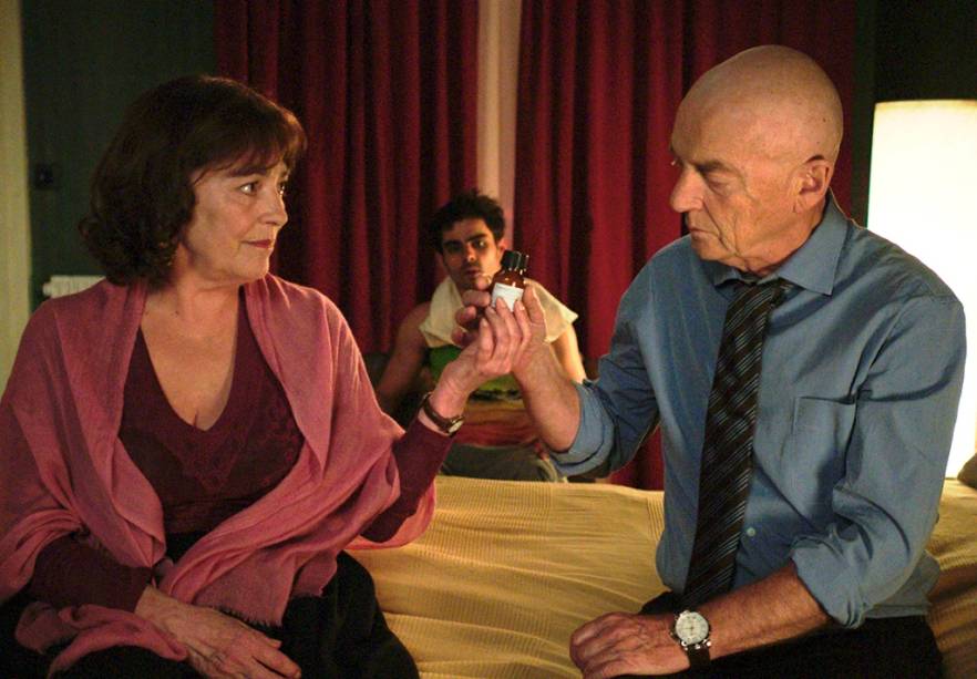 La Vanité: Carmen Maura e Patrick Lapp com Ivan Georgiev (no fundo) são um trio afinado La Vanité: Carmen Maura e Patrick Lapp com Ivan Georgiev (no fundo) são um trio afinado