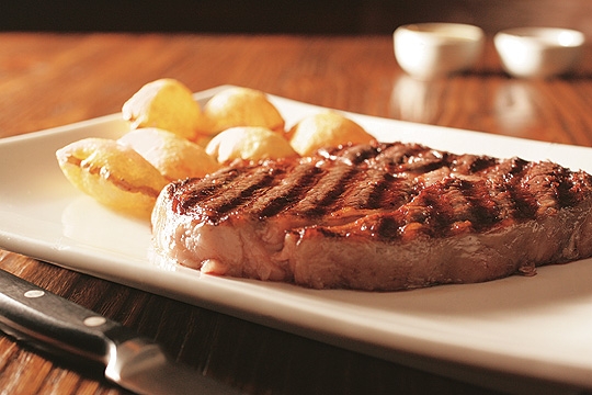 Prime rib superpremium de kobe beef trazido da Austrália: peça marmorizada de gordura Prime rib superpremium de kobe beef trazido da Austrália: peça marmorizada de gordura