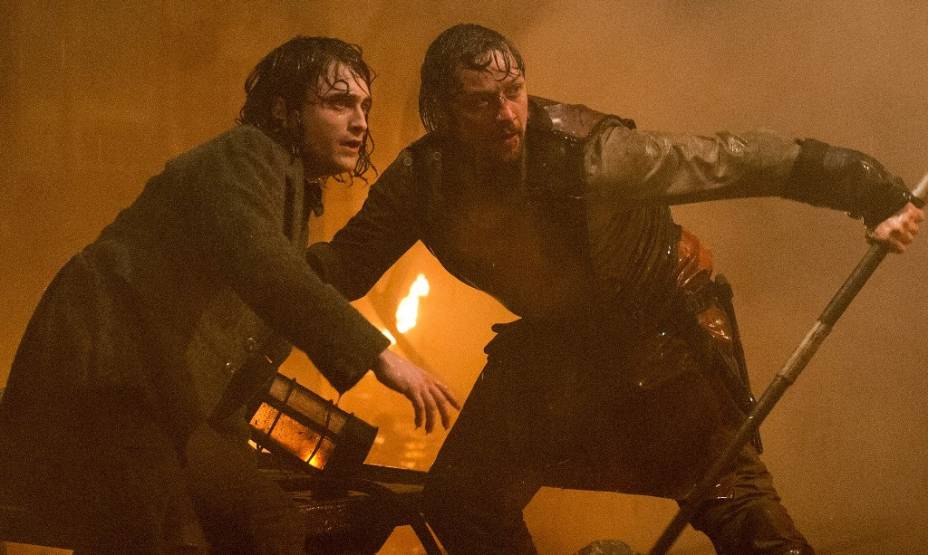Victor Frankenstein: Daniel Radcliffe, como Igor Strausman, e James McAvoy, no papel de Victor Frankenstein
