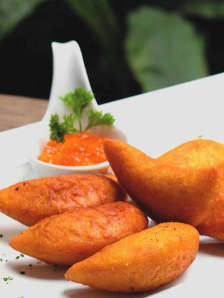 Pastéis de angu recheados de carne Pastéis de angu recheados de carne