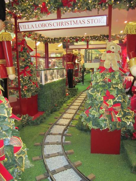 Passeio pelo meio da decoração de Natal do Shopping Villa Lobos Passeio pelo meio da decoração de Natal do Shopping Villa Lobos