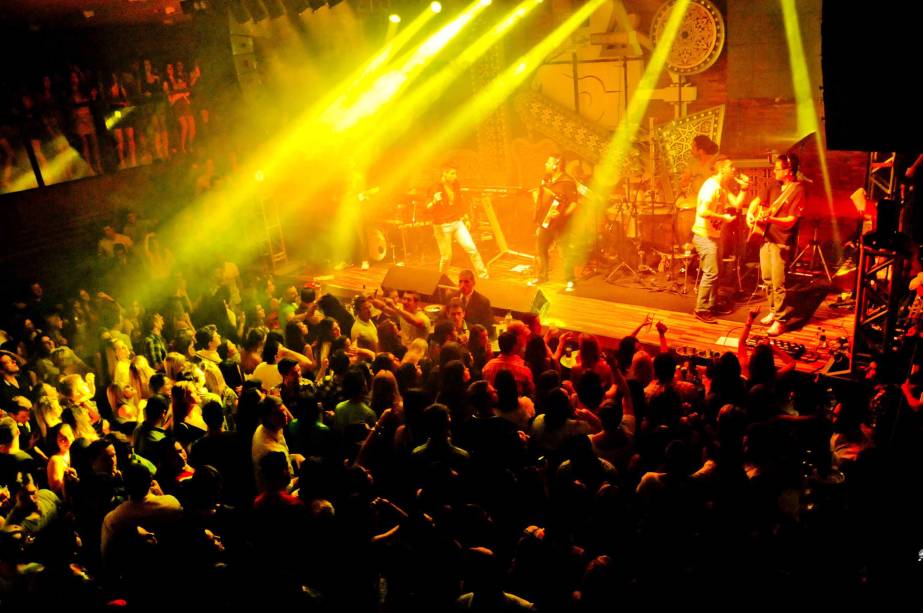 Palco da Woods: festa para os solteiros na quarta (10), ao som do sertanejo Palco da Woods: festa para os solteiros na quarta (10), ao som do sertanejo