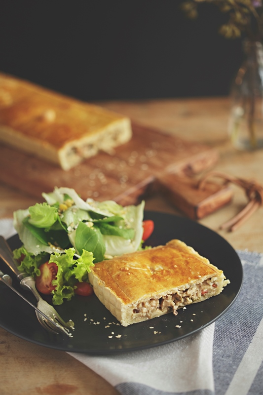 A loja serve uma versão executiva de suas tortas, onde o pedaço é acompanhado por uma salada A loja serve uma versão executiva de suas tortas, onde o pedaço é acompanhado por uma salada