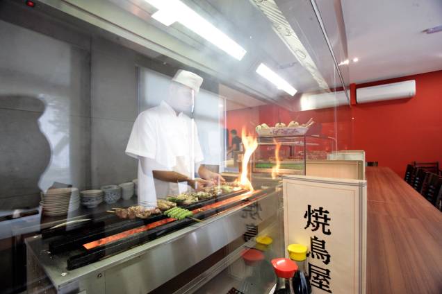 Yakitori: casa especializada em espetinhos de frango Yakitori: casa especializada em espetinhos de frango