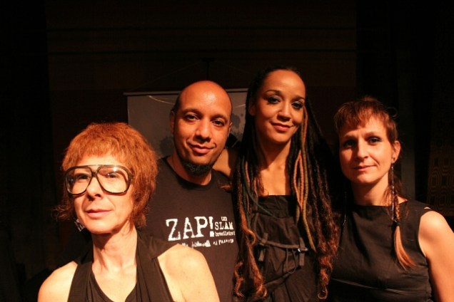 Claudia Schapira, Eugênio Lima, Roberta Estrela DAlva e Luaa Gabanini: organizadores do Zap! Claudia Schapira, Eugênio Lima, Roberta Estrela DAlva e Luaa Gabanini: organizadores do Zap!