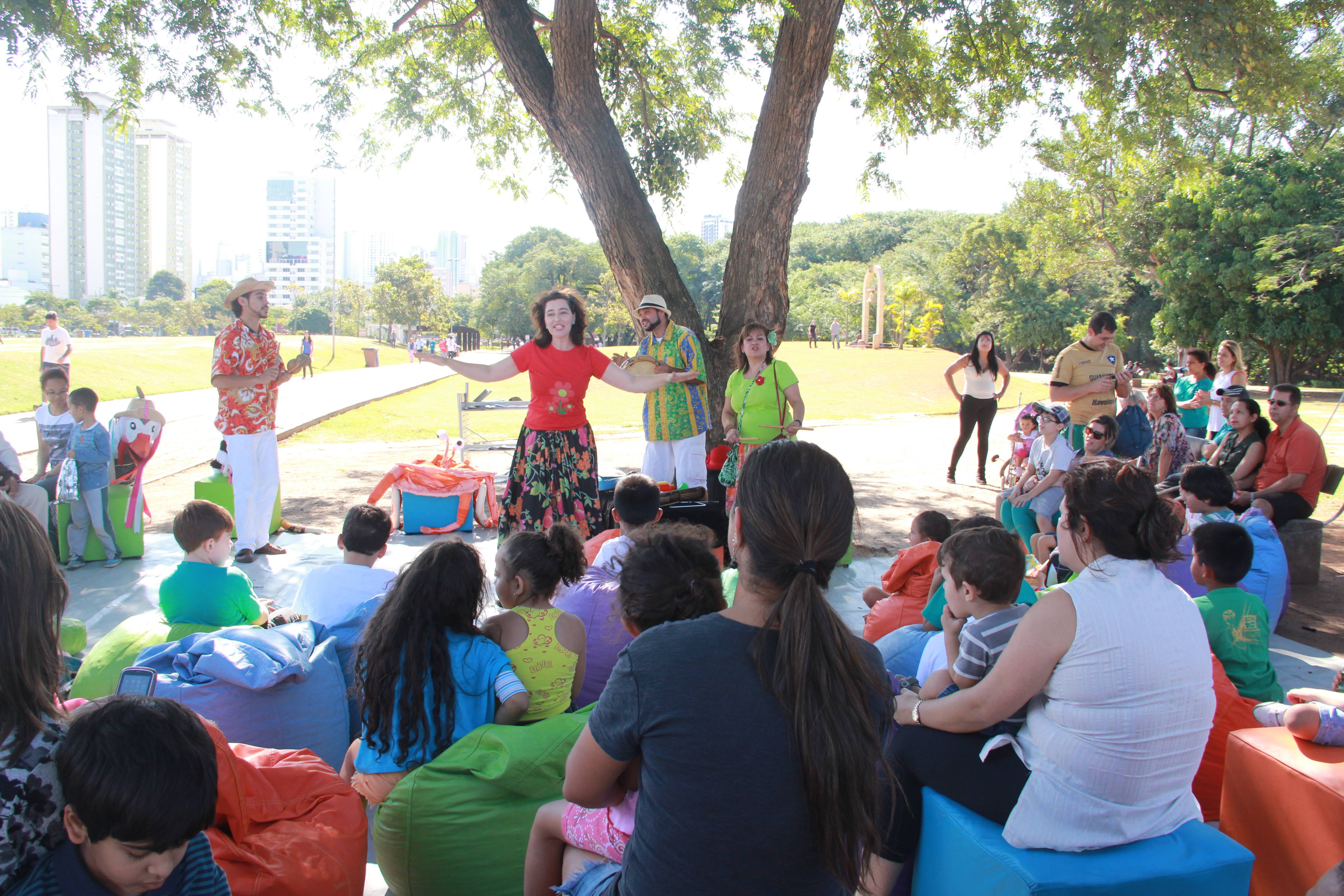 Leitura ao ar livre: Biblioteca de São Paulo leva acervo infantil e contações para dois parques da cidade