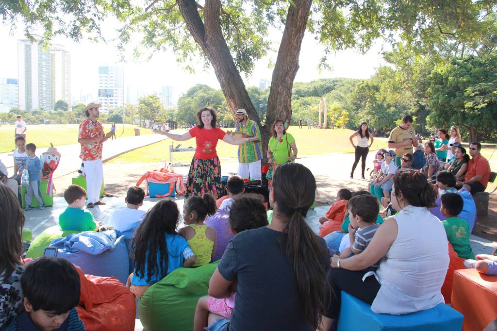 Leitura ao ar livre: Biblioteca de São Paulo leva acervo infantil e contações para dois parques da cidade