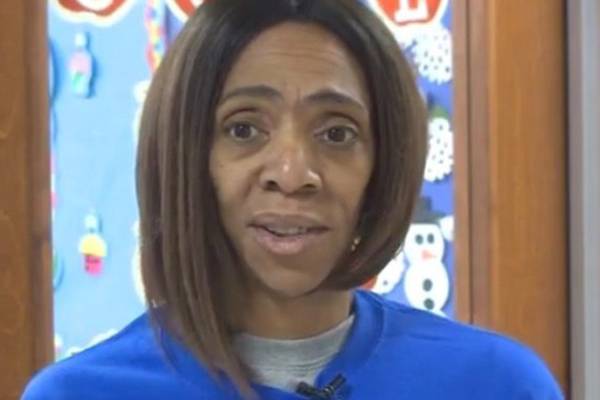 Garotinho de 4 anos surpreende internautas ao descobrir que professora está com câncer
