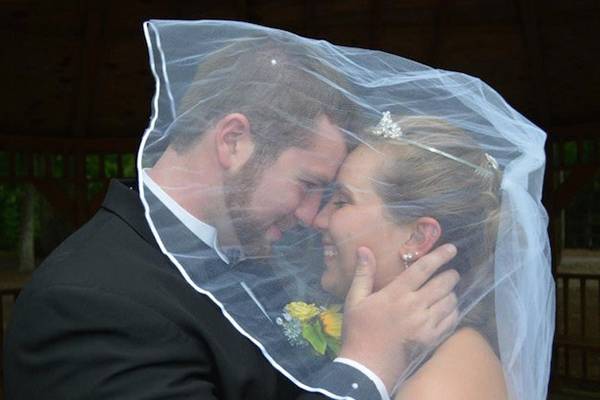 Casal planeja segundo casamento após esposa perder memória em acidente de carro