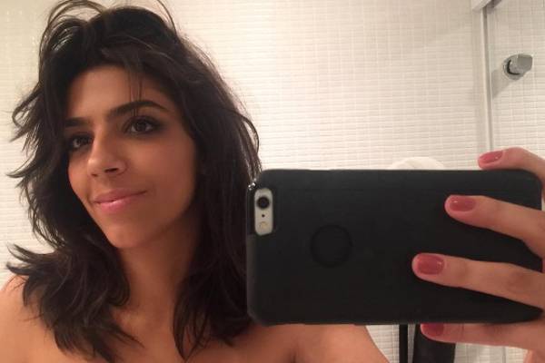 Aos 27 anos, Benedita Casé Zerbini, filha de Regina Casé, mostra estilo em viagens ao redor do mundo