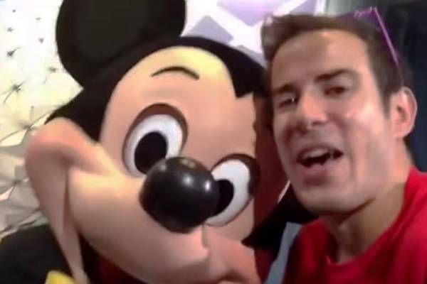 Lembra do Dubsmah? Rapaz usou o app de dublagem para registrar sua viagem para Disney