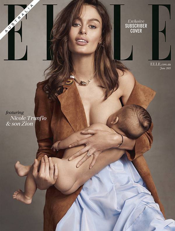Modelo estampa capa de famosa revista de moda amamentando seu filho