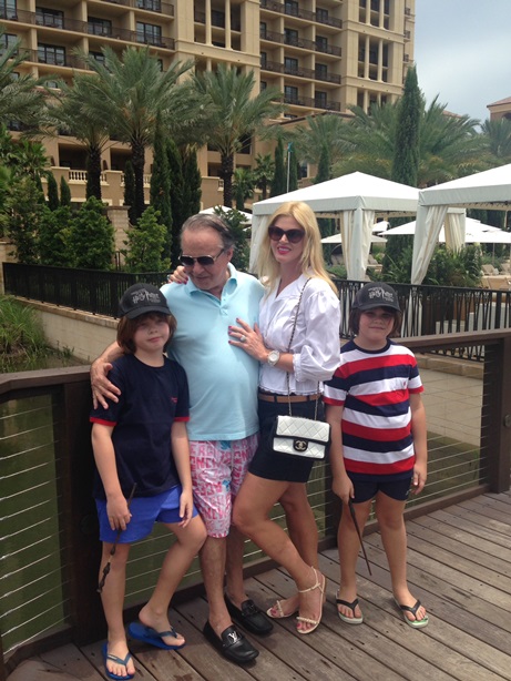 As mulheres e homens dos Parques de Orlando parecem um show de horrores!