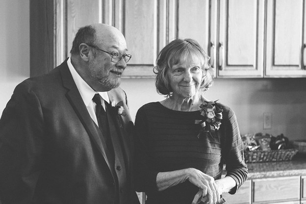 Filha encontra maneira perfeita para surpreender mãe com Alzheimer em seu casamento