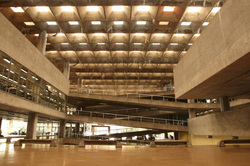 Edifício da Faculdade de Arquitetura e Urbanismo da USP, projeto de João Batista Vilanova Artigas Edifício da Faculdade de Arquitetura e Urbanismo da USP, projeto de João Batista Vilanova Artigas