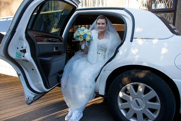 Com a ajuda de estranhos, jovem de 17 anos com câncer terminal se casa com o amor de sua vida