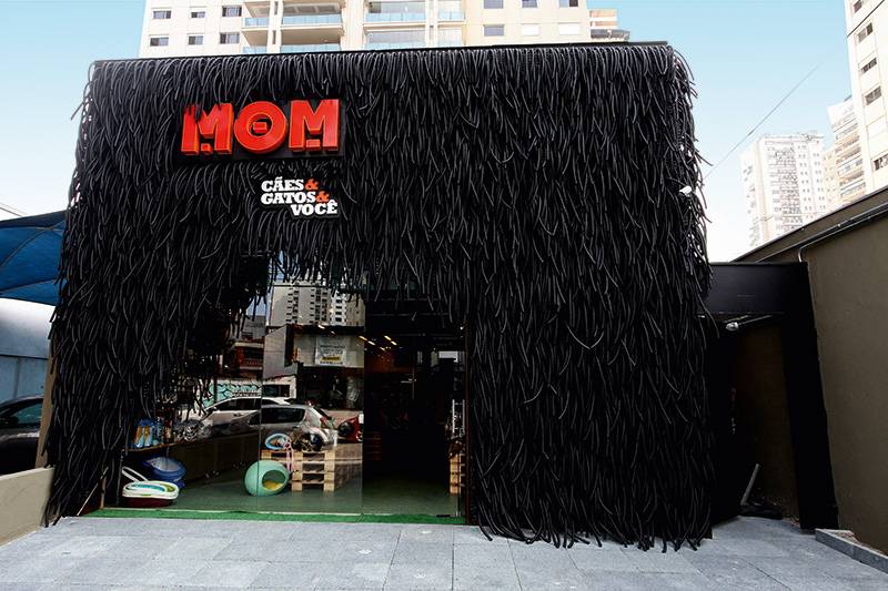 Pelos até na fachada: MOM, o novo pet shop alternativo da Vila Nova Conceição