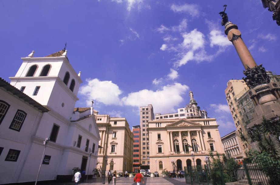 Pátio do Colégio: instalado no centro histórico de São Paulo Pátio do Colégio: instalado no centro histórico de São Paulo