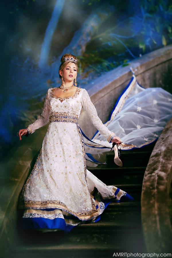 Artista recria roupas de princesas da Disney para adaptá-las aos casamentos indianos; confira o resultado