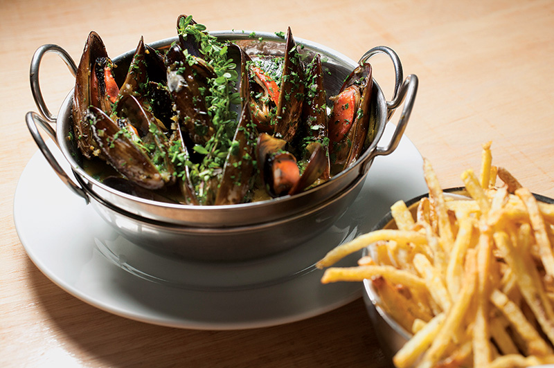 Mexilhões: com batata frita Mexilhões: com batata frita