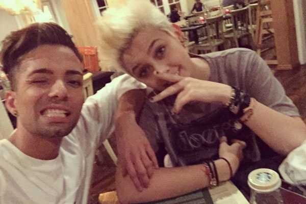 Paris Jackson troca de estilo e aparece irreconhecível em fotos publicadas nas redes sociais