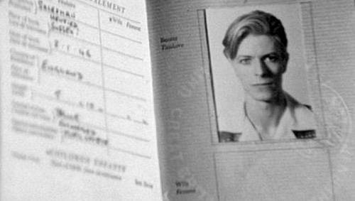 Confira fotos de passaporte de 17 famosos como David Beckham e Beyoncé