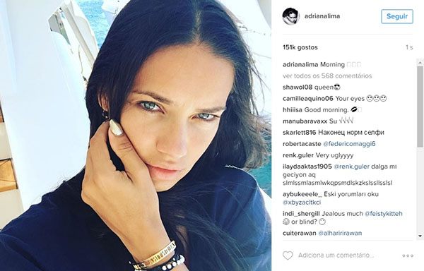 Diga adeus à “duck face”! Conheça a nova pose que está fazendo sucesso entre as famosas no Instagram