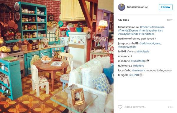 Uma fã paulista do seriado “Friends” criou uma versão em miniatura do apartamento da Monica Geller