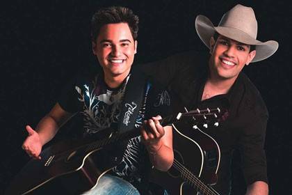 Fernando & Sorocaba se apresentam às 19h30 Fernando & Sorocaba se apresentam às 19h30
