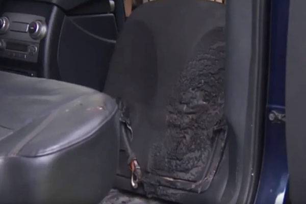 Casal afirma que tênis infantil com luzes provocou incêndio no carro da família