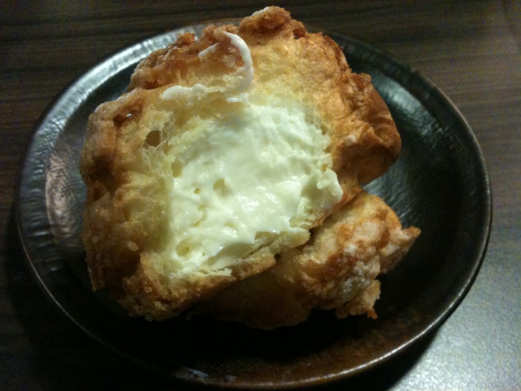 No recheio: creme de am&ecirc;ndoa (Foto: Helena Galante)